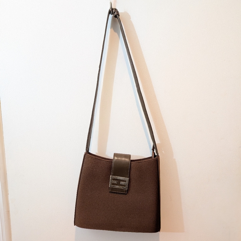 Elegant Firm Brown Shoulder Bag. Butter Soft Strap. Magnetic Close. Pockets.